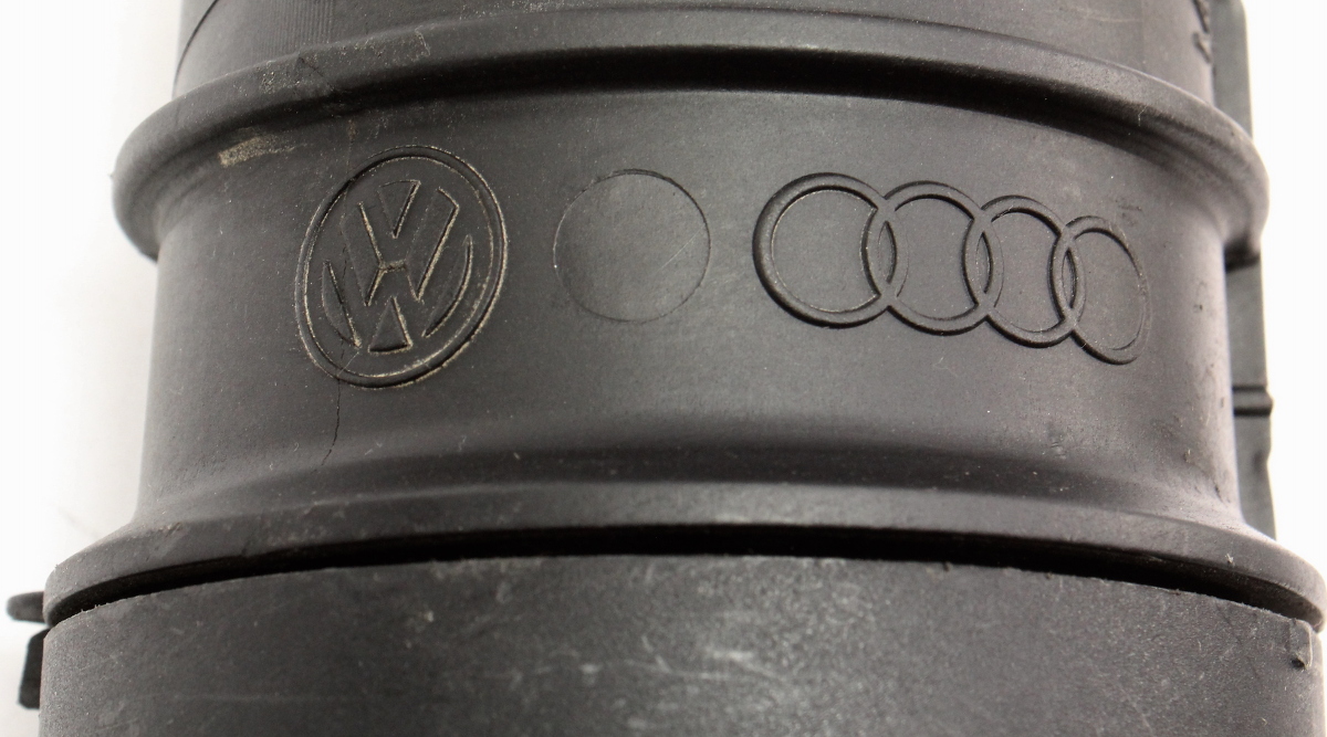 Oil Filter Housing 0510 VW Jetta Golf Rabbit MK5 2.5 2.5L 07K 115