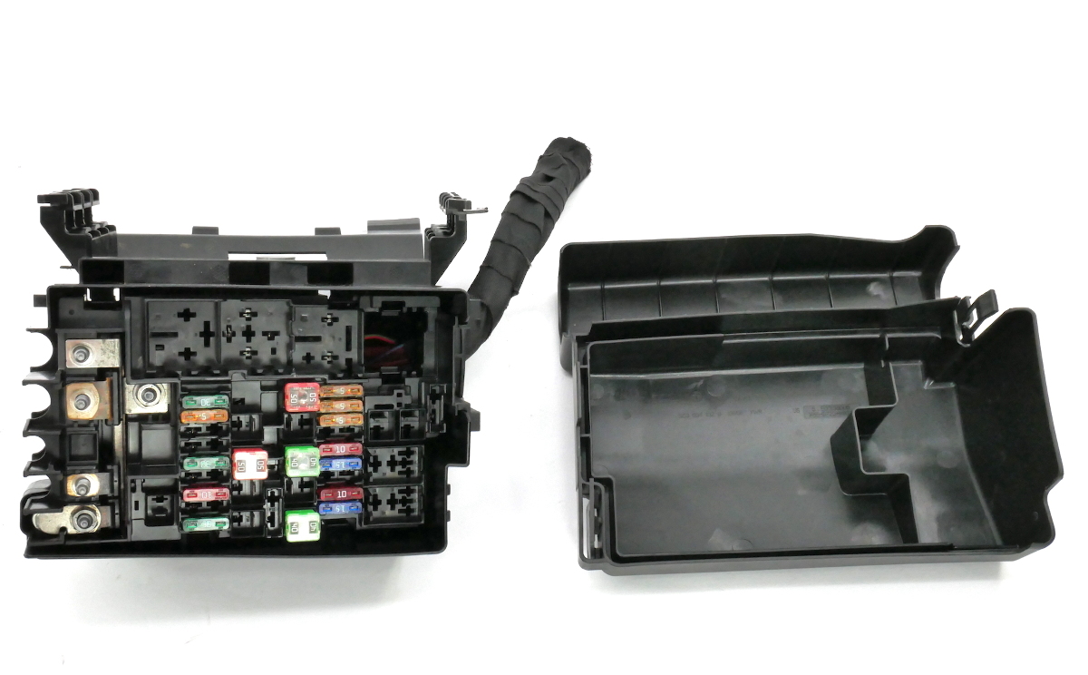 Under Hood Fuse Panel Relay Box 2014 VW Jetta Sedan MK6 Sedan 1.8T 5C0