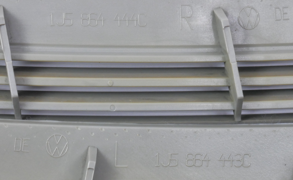 Rear Windshield Window Deck Vent Trim 9905 VW Jetta MK4 1J5 864 443