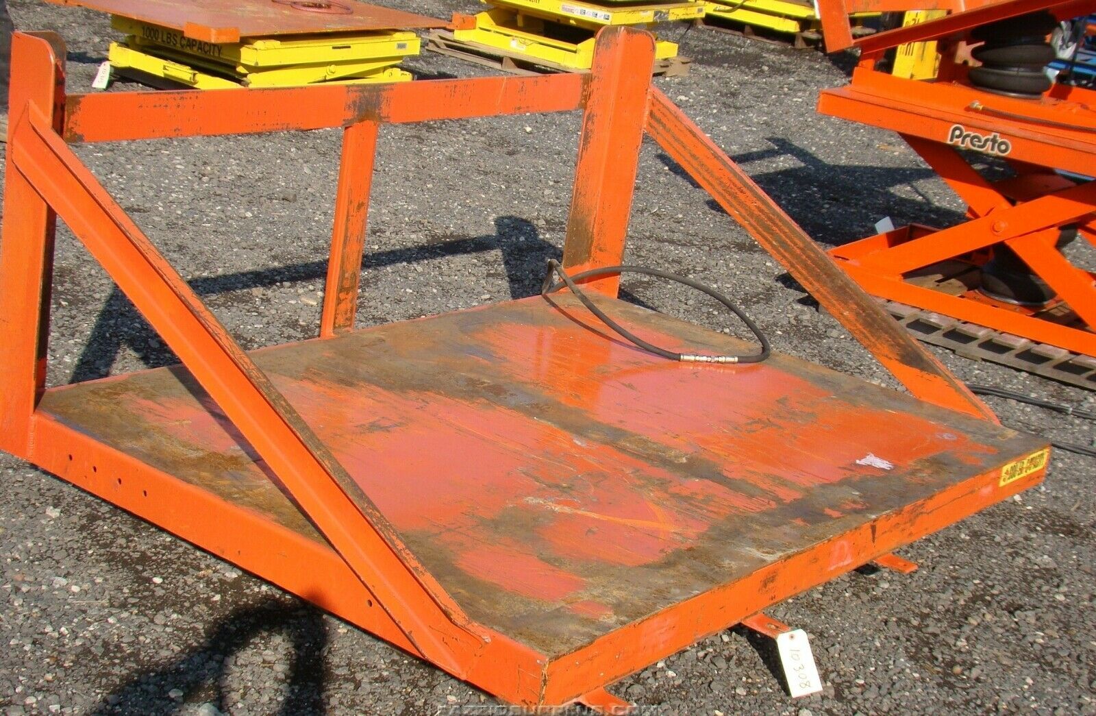 Knight, 1000 Lb. Hydraulic Tilting Lift Table Large Deck Joseph