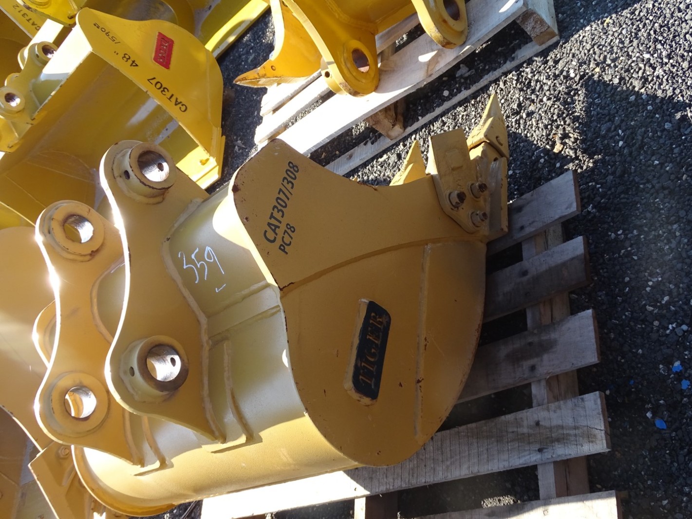 30" Mini Excavator Bucket, 50mm Pin, 8"between Ears, CAT307 Joseph
