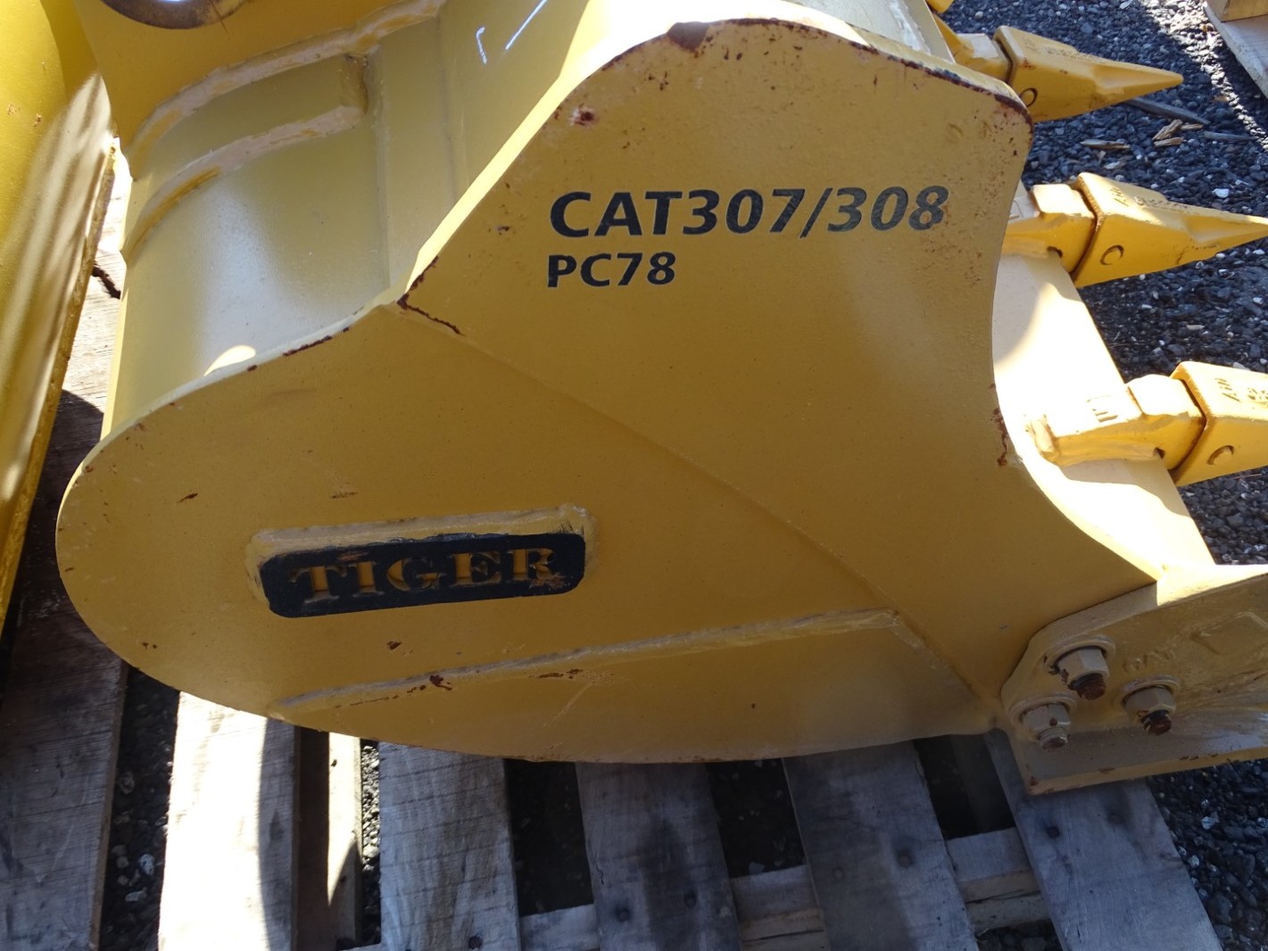 30" Mini Excavator Bucket, 50mm Pin, 8"between Ears, CAT307 Joseph