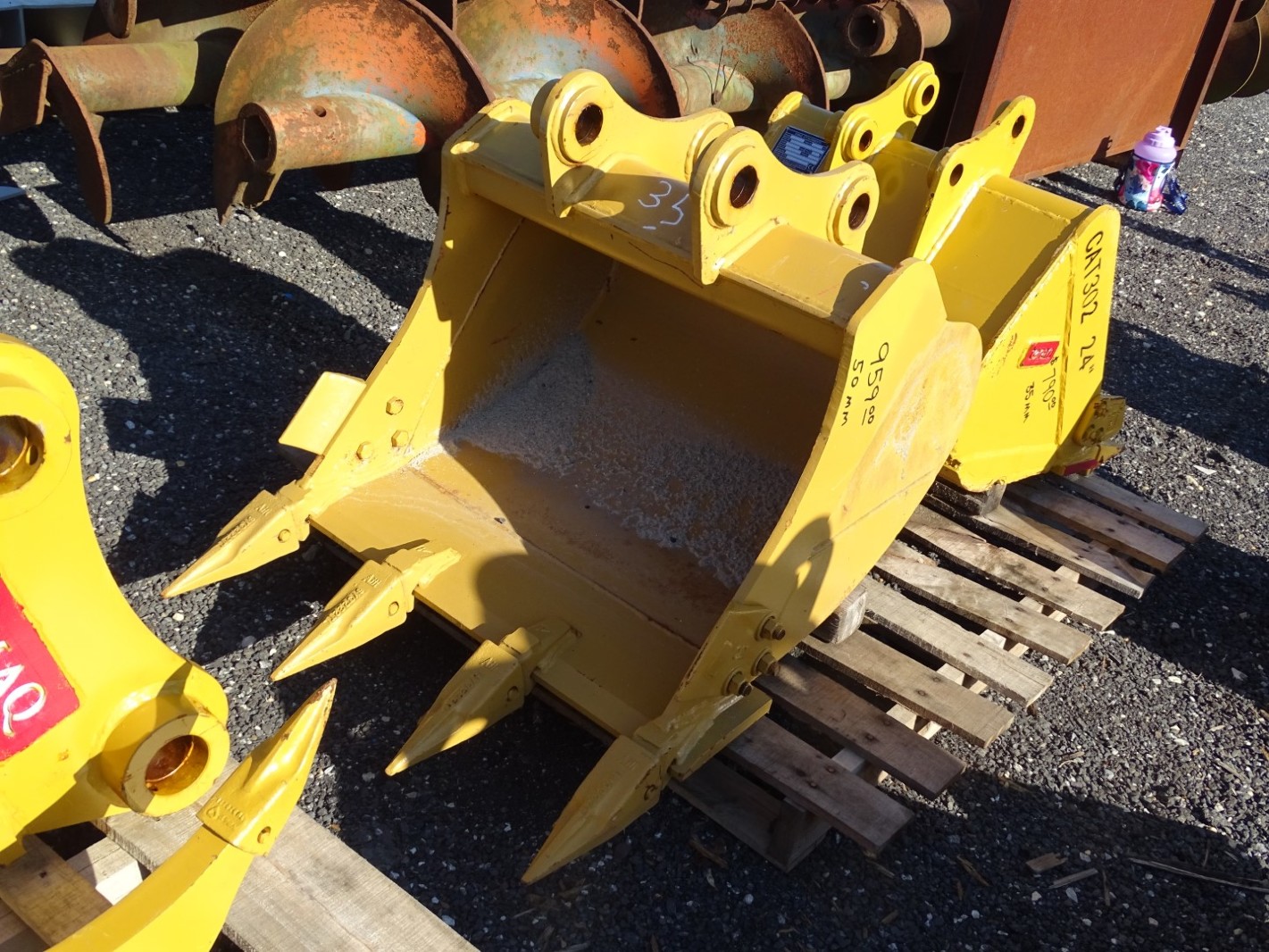 30" Mini Excavator Bucket, 50mm Pin, 8"between Ears, CAT307 Joseph