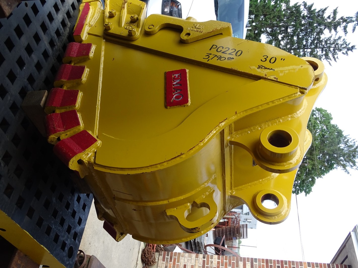 30" Excavator Bucket, Komatsu, 80mm Pin, Heavy Duty , PC220 Joseph Fazzio, Incorporated