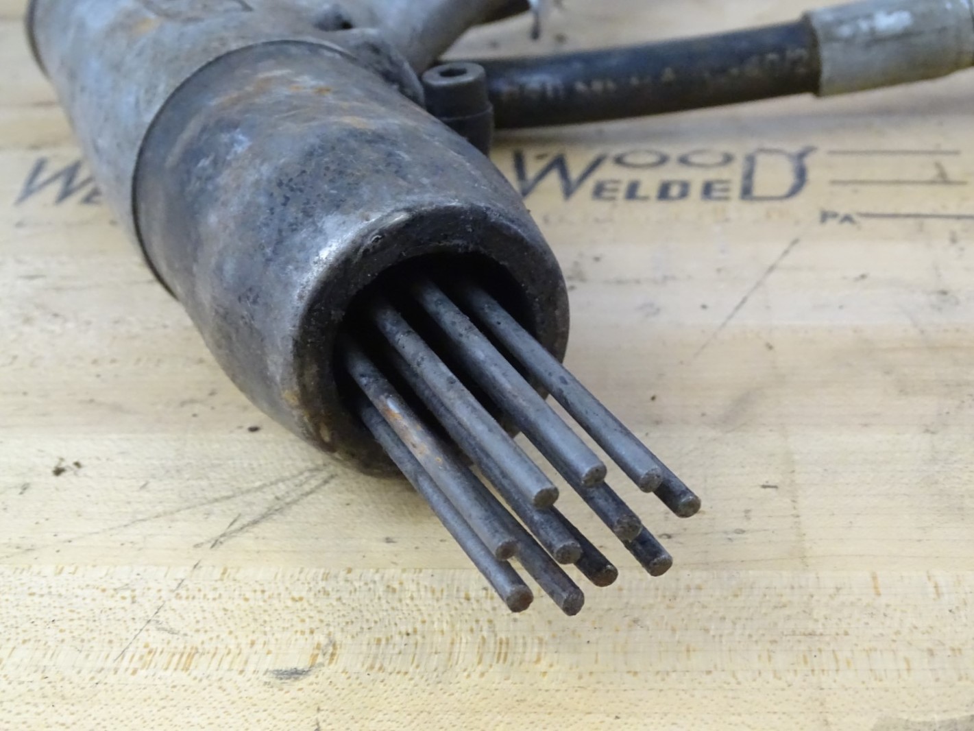 Nitto Kohki Jet Chisel Heavy Duty Needle Scaler, 12.4cfm , JEX28