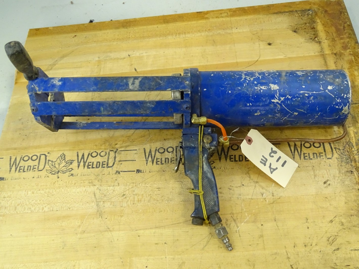 WellMade Twin Tube Caulking , Dispenser Joseph Fazzio, Incorporated