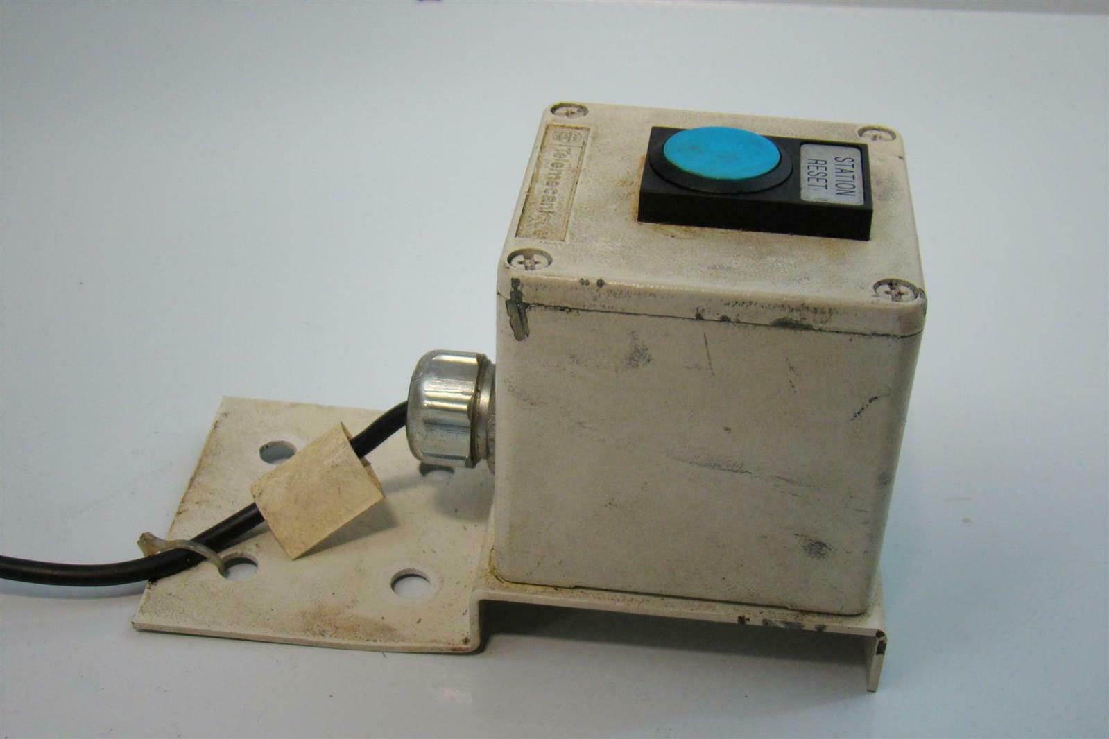 Manopola Reset Selettore Interruttore Siemens 3SB3210-2EA11, 2NO, Nuovo, Originale