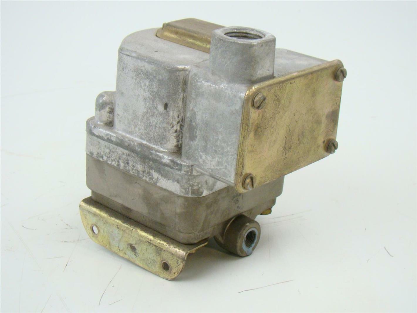 Barksdale Pressure/Vacuum Actuated Switch 10 PSI, DPD1TA3SS eBay