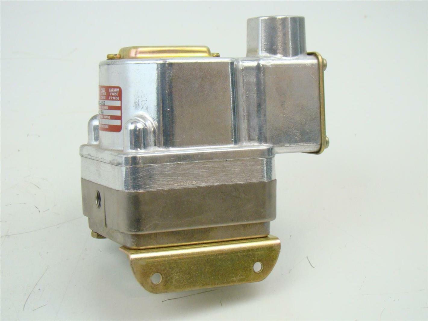 Barksdale Pressure/Vacuum Actuated Switch 3 PSI, DPD1TA3SS Joseph Fazzio, Incorporated