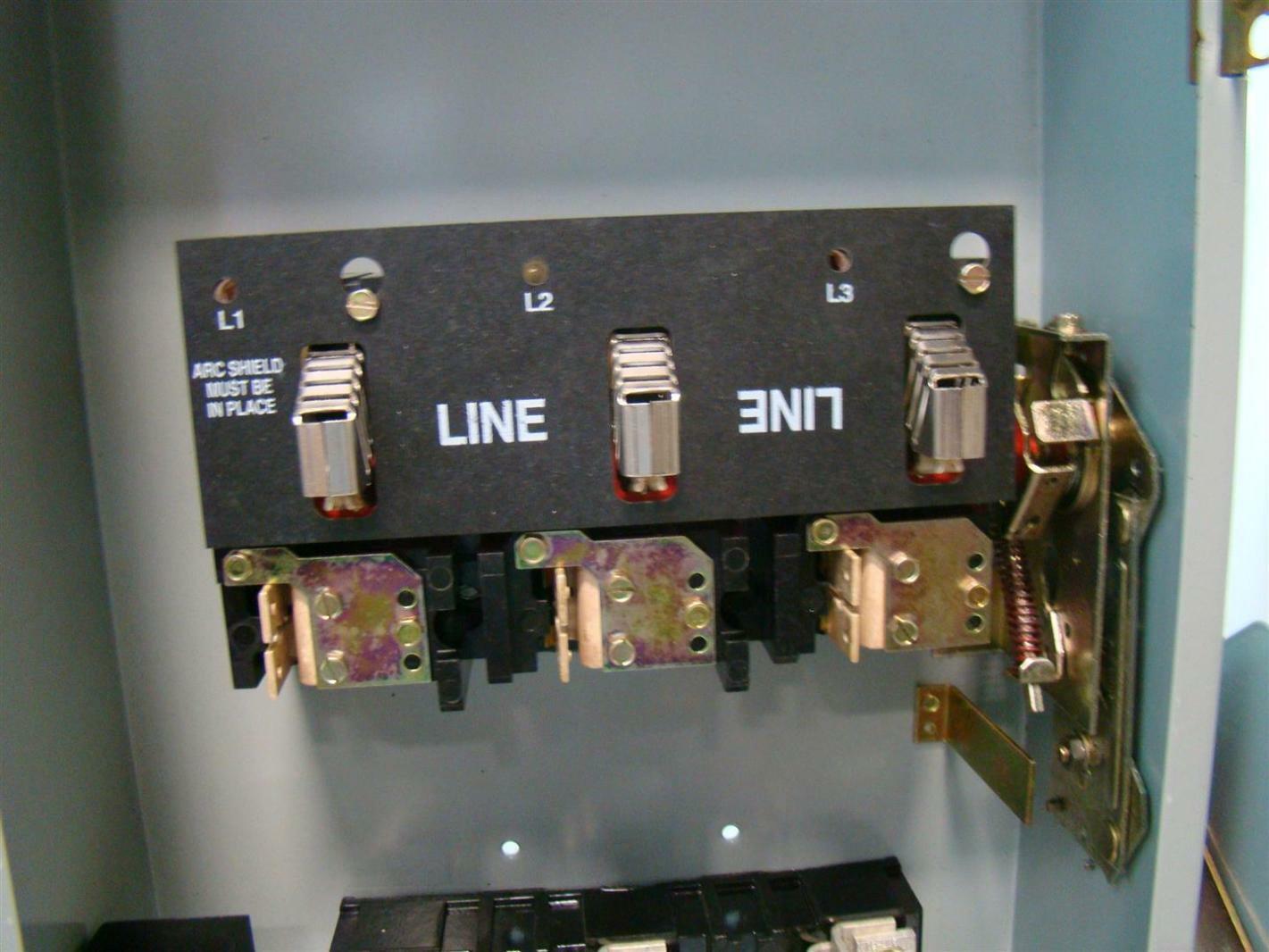 GE General Duty Safety Switch 200Amp 240V ac HP 50 Model 8 TG4324