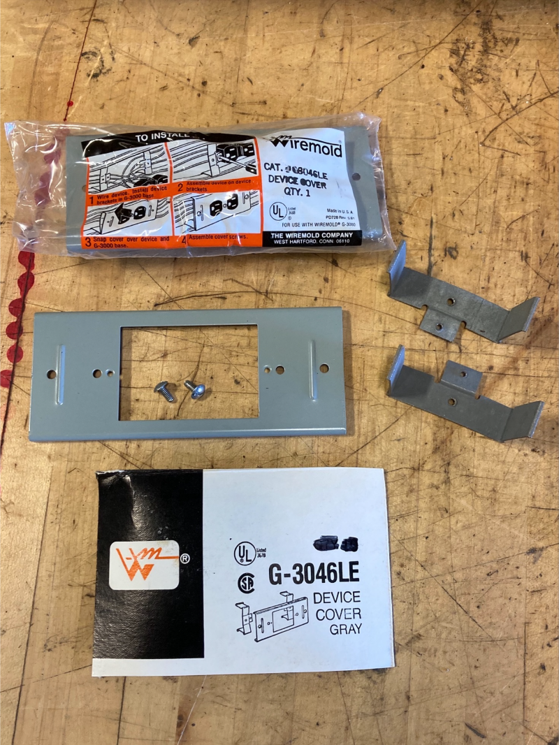 Qty 2 Wiremold 3000 Series Race Way 3x2 Opening Receptacle Cover G 3046LE