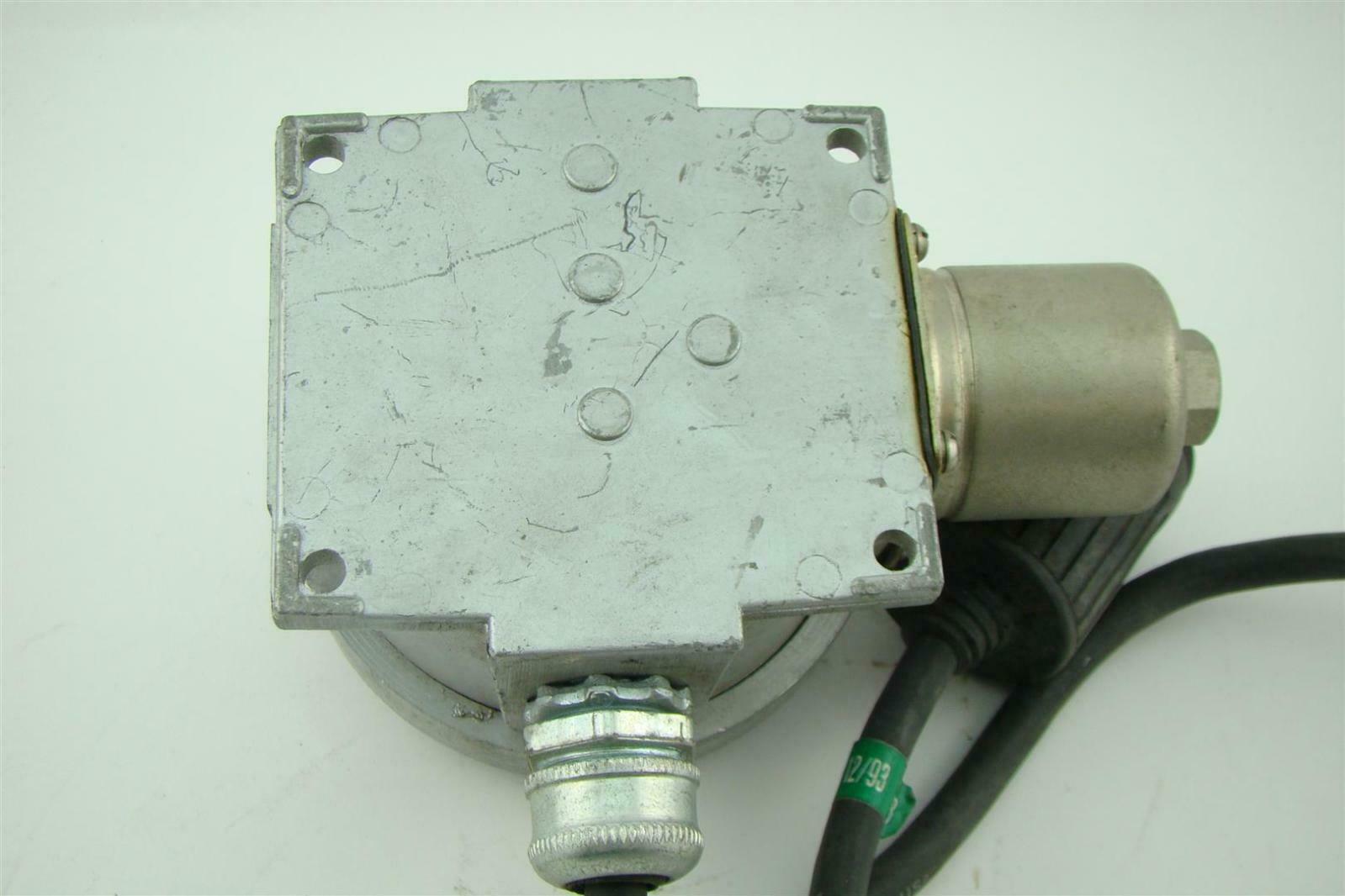 thumbnail image 2 of RENEW RZ-15GQ-B3 Snap Switch / Momentary Switch – 15A 125/250VAC (Open Box) 2 of 6
