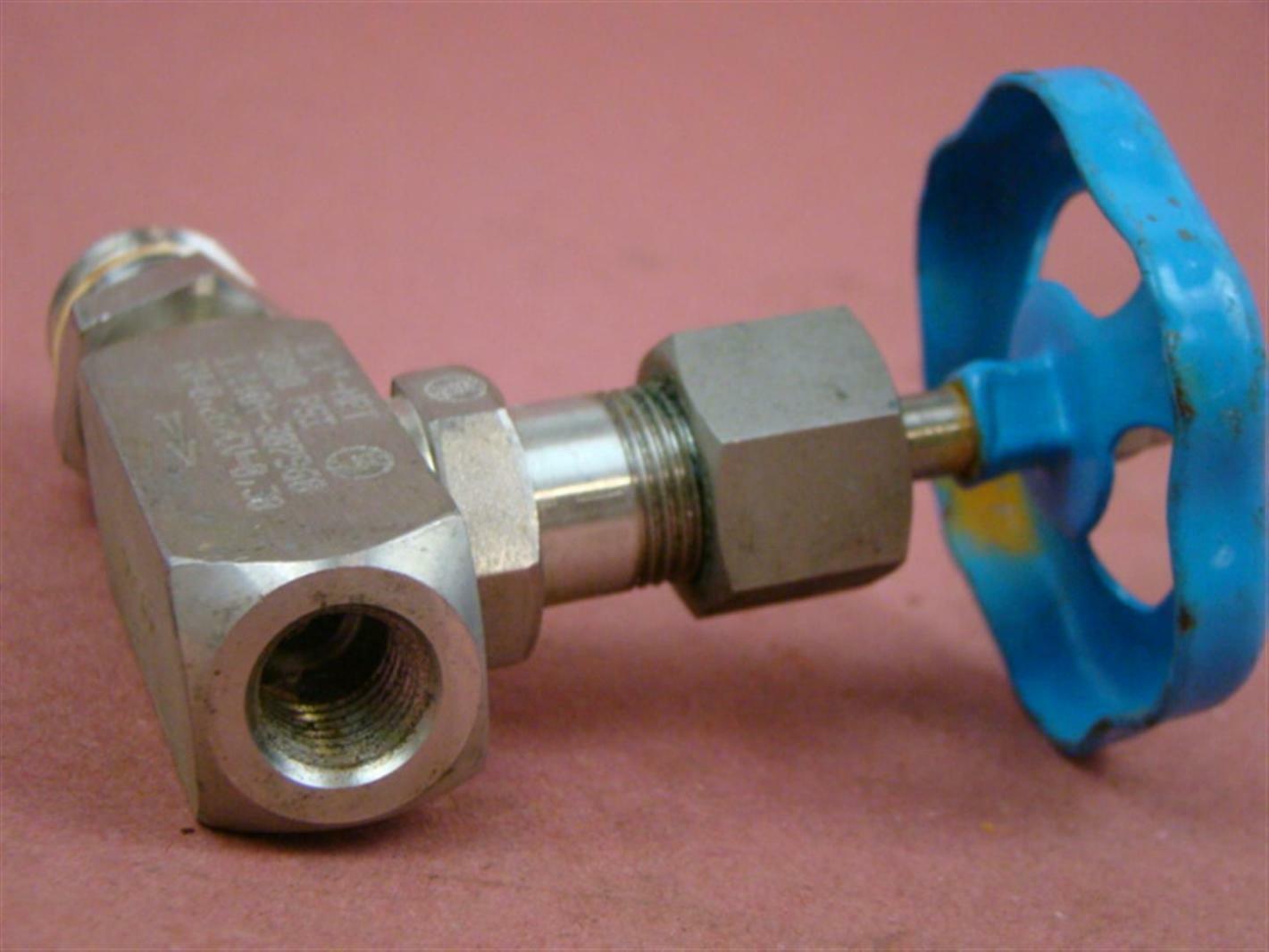 wm-hydraulic-flow-control-valve-1-4-npt-3000-psi-1-4404-307960