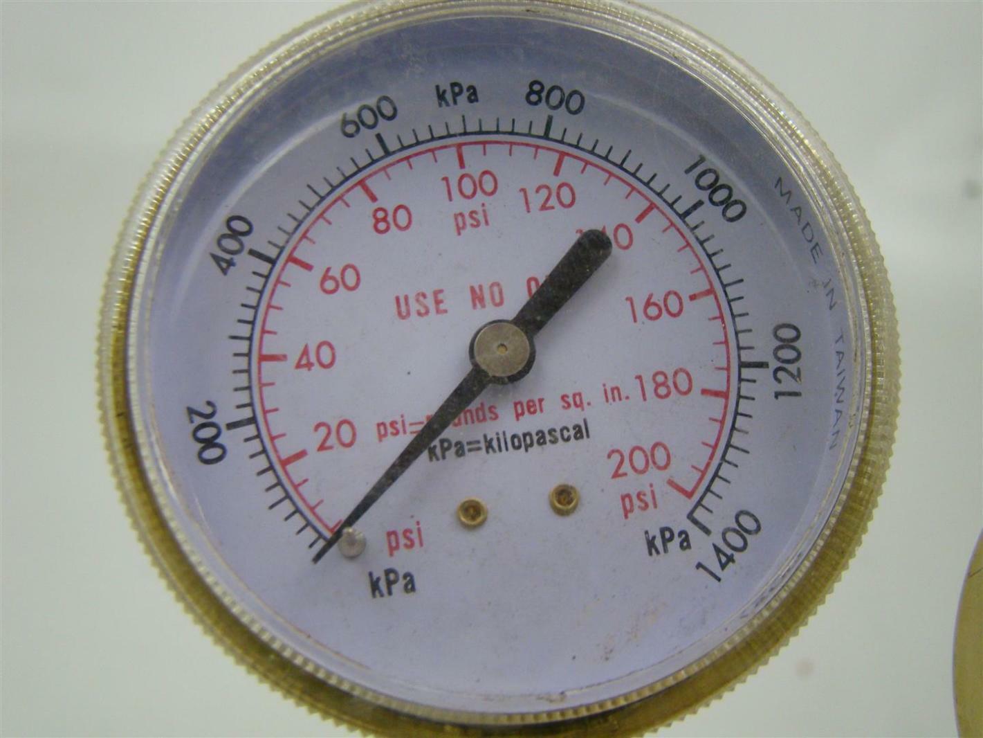 Uniweld Oxygen Regulator Gauge RV8010 Joseph Fazzio, Incorporated