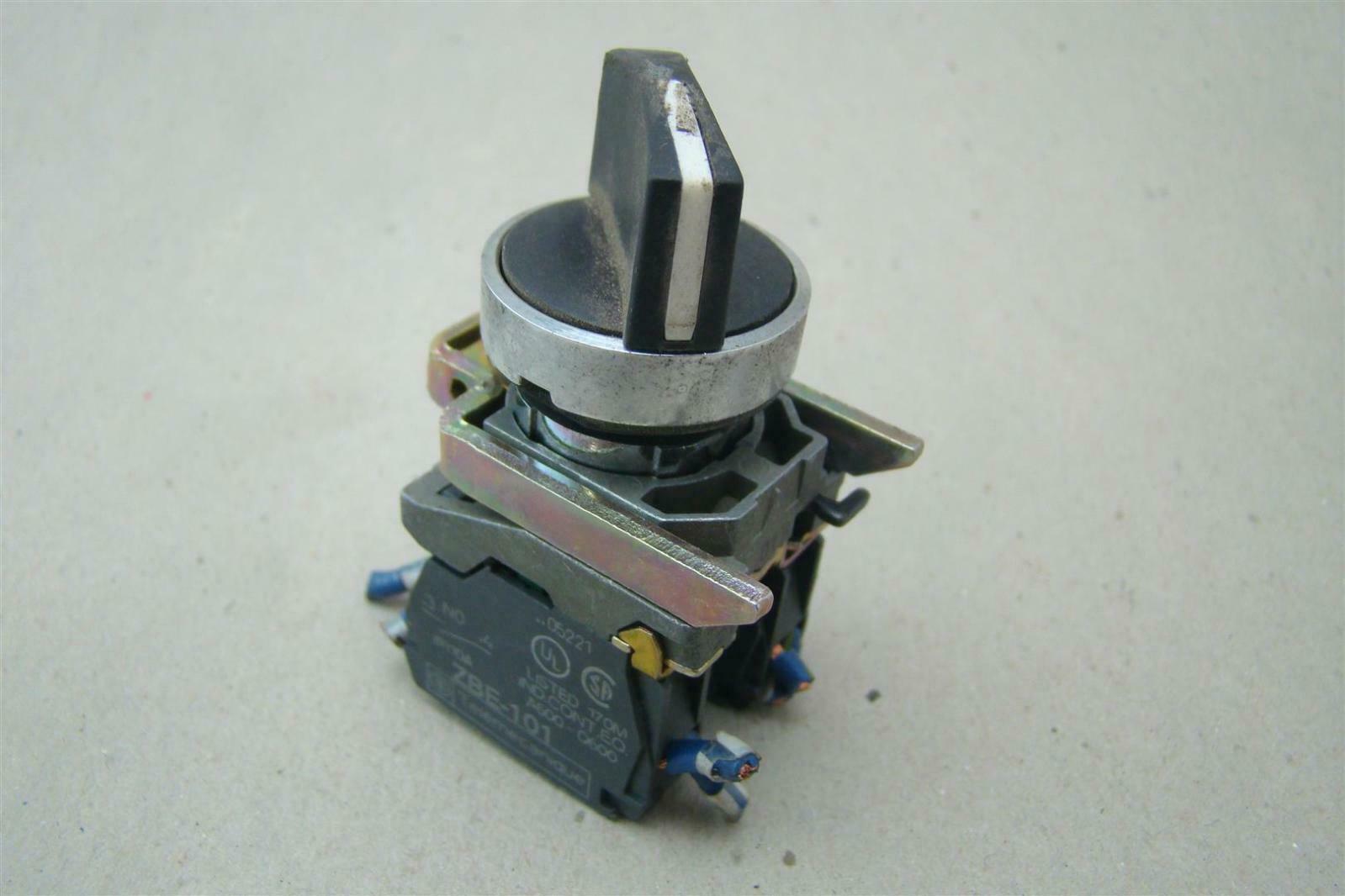 Telemecanique Switch with Contact Block 240v 3A, ZBE-101 | Joseph ...