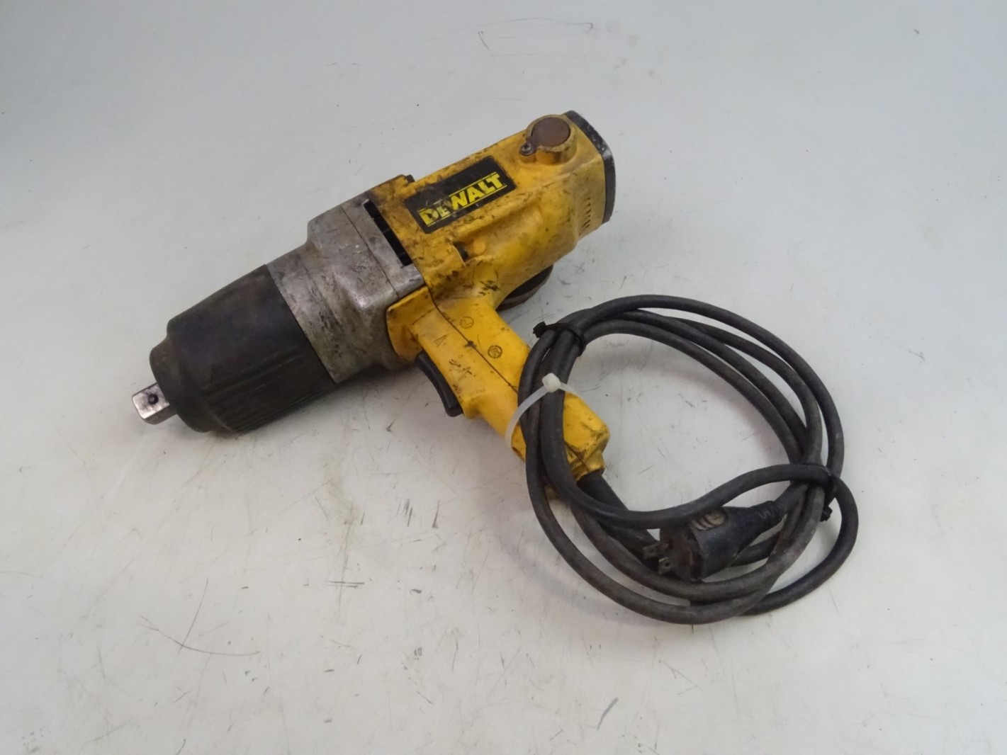 Dewalt 3/4" Electric Impact Wrench 120 V 60Hz, DW297 Joseph Fazzio