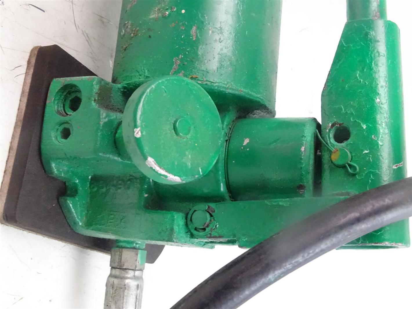 Simplex Hydraulic Hand Pump, 10,000 Psi , P82 Joseph Fazzio, Incorporated