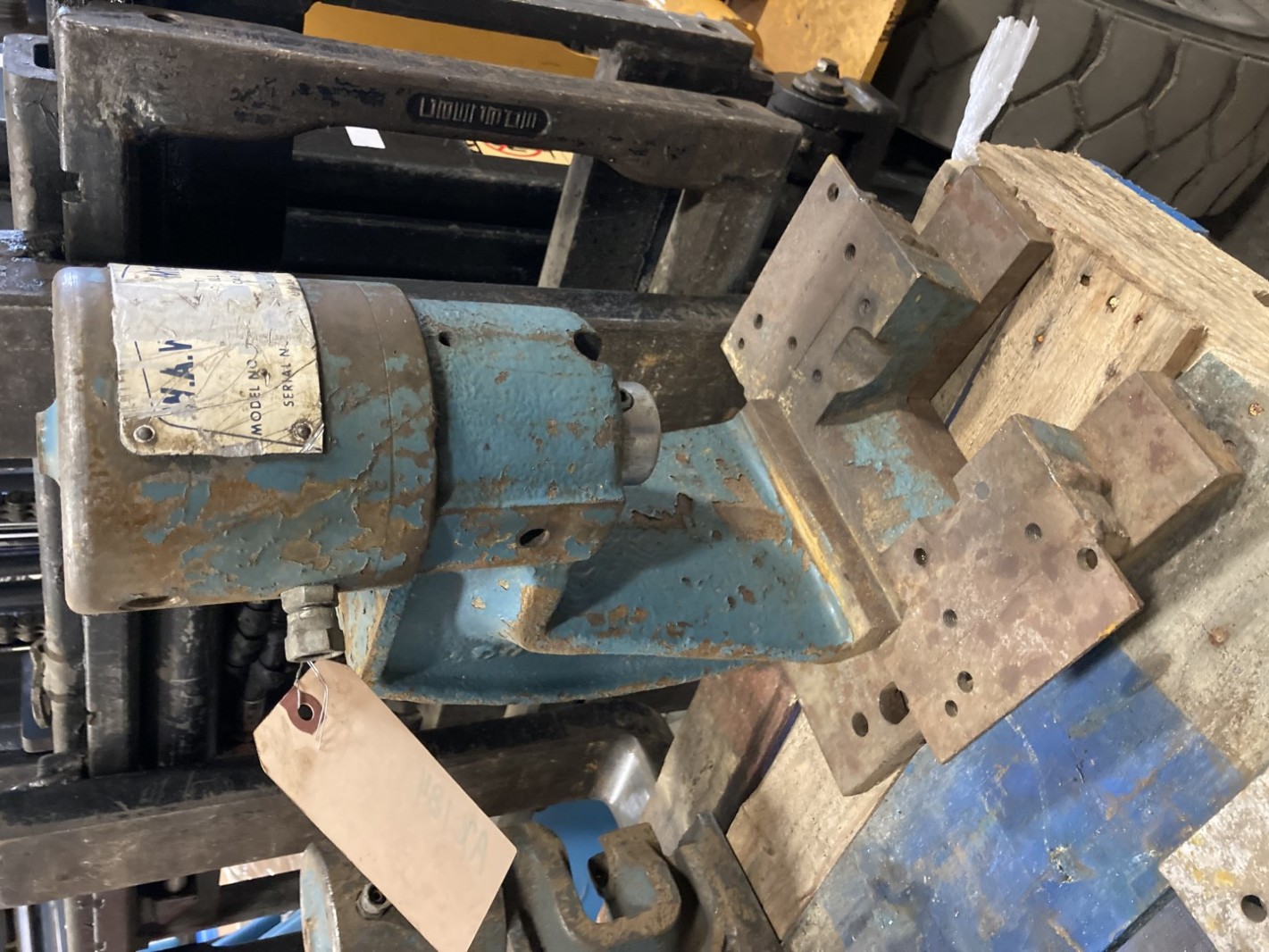 W.A. Whitney Mfg. 21 Ton Portable Hydraulic Punch, Style , 723000