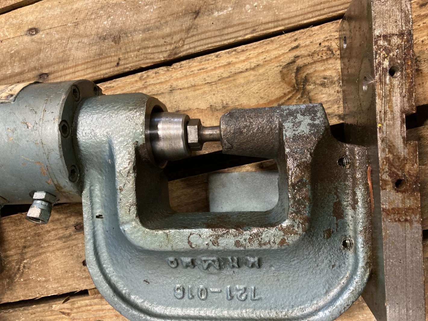 W.A. Whitney Mfg. 21 Ton Portable Hydraulic Punch, Style , 721000