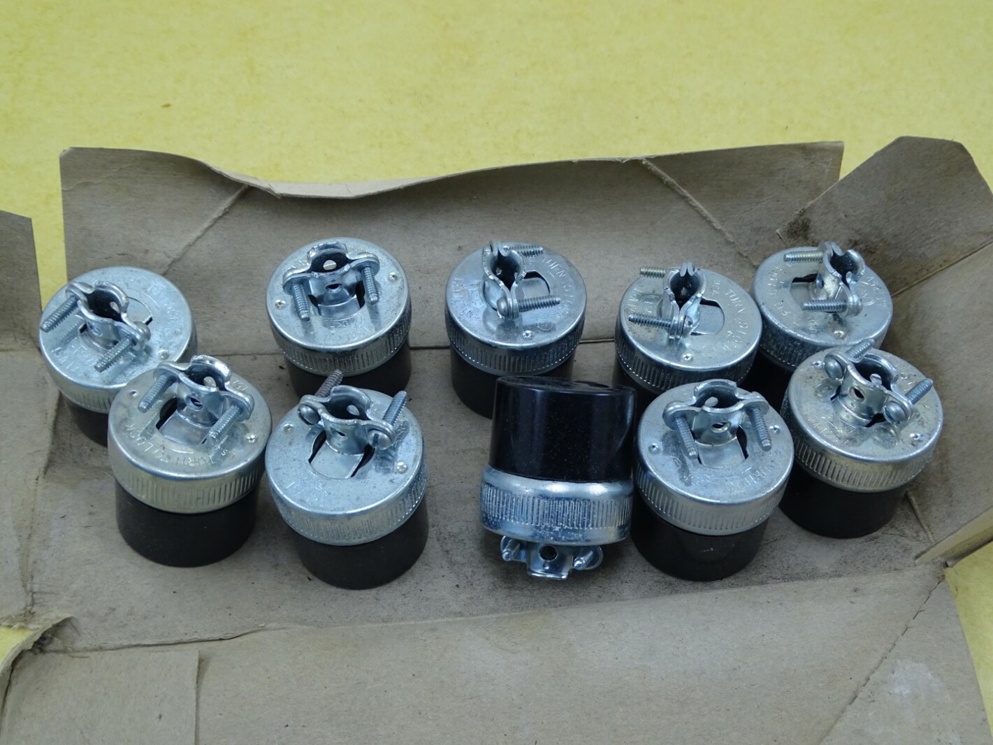 (10) Eagle 2 Wire Eagalok Armored Connectors 125V 15A , 892