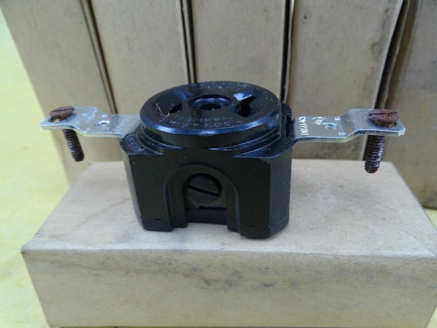 (6) Hubbell Twist-Lock Single Flush Outlet Receptacle , 7535