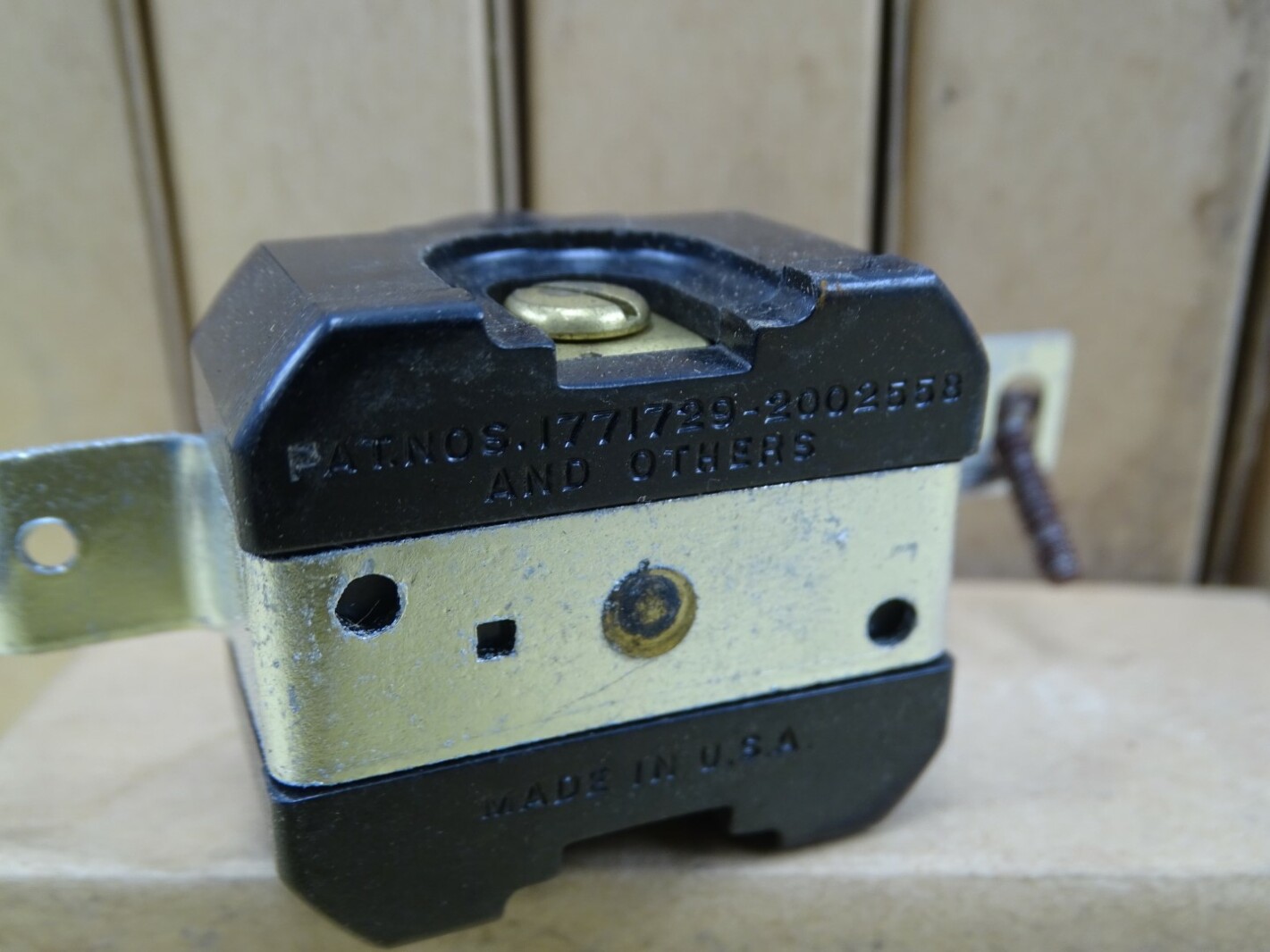 (6) Hubbell Twist-Lock Single Flush Outlet Receptacle , 7535