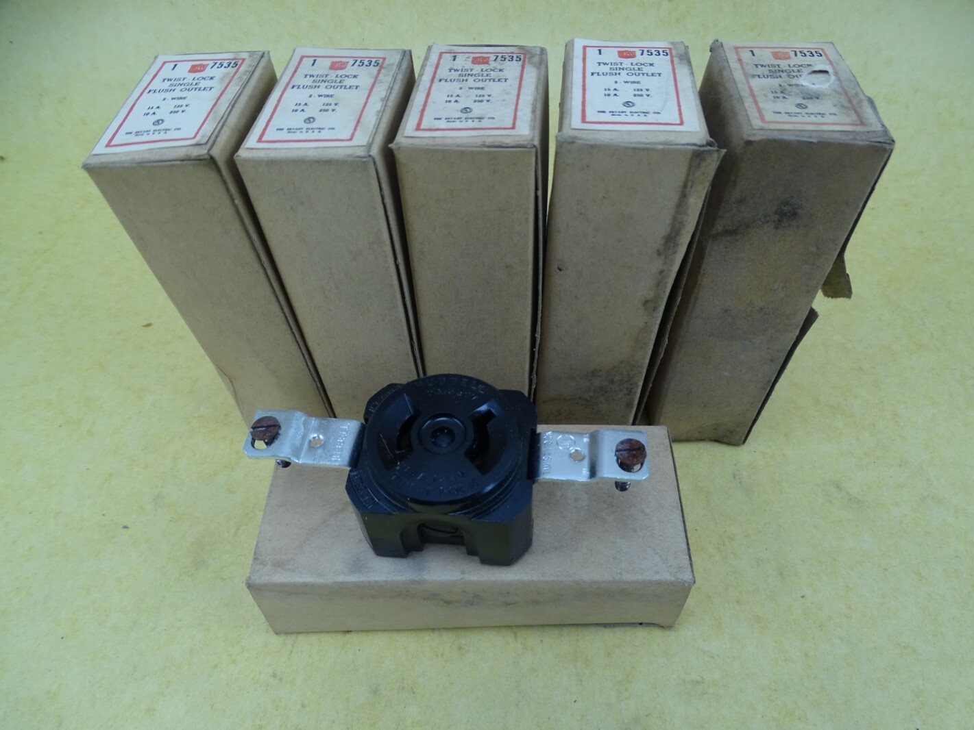 (6) Hubbell Twist-Lock Single Flush Outlet Receptacle , 7535