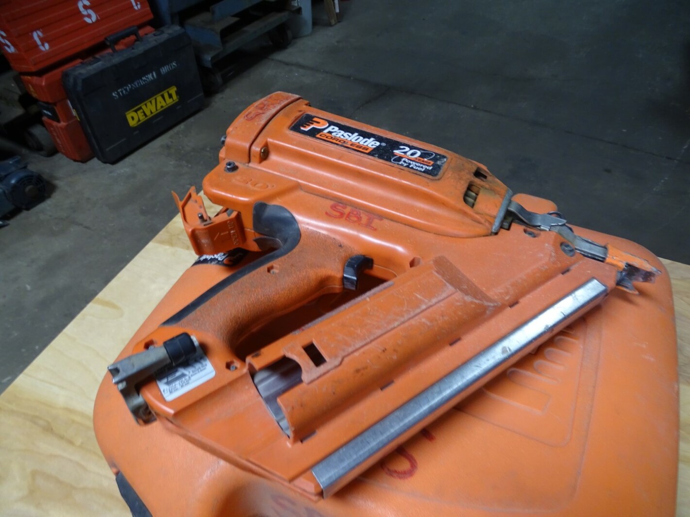 Paslode Cordless 30deg Framing Nailer *no battery*, 900430