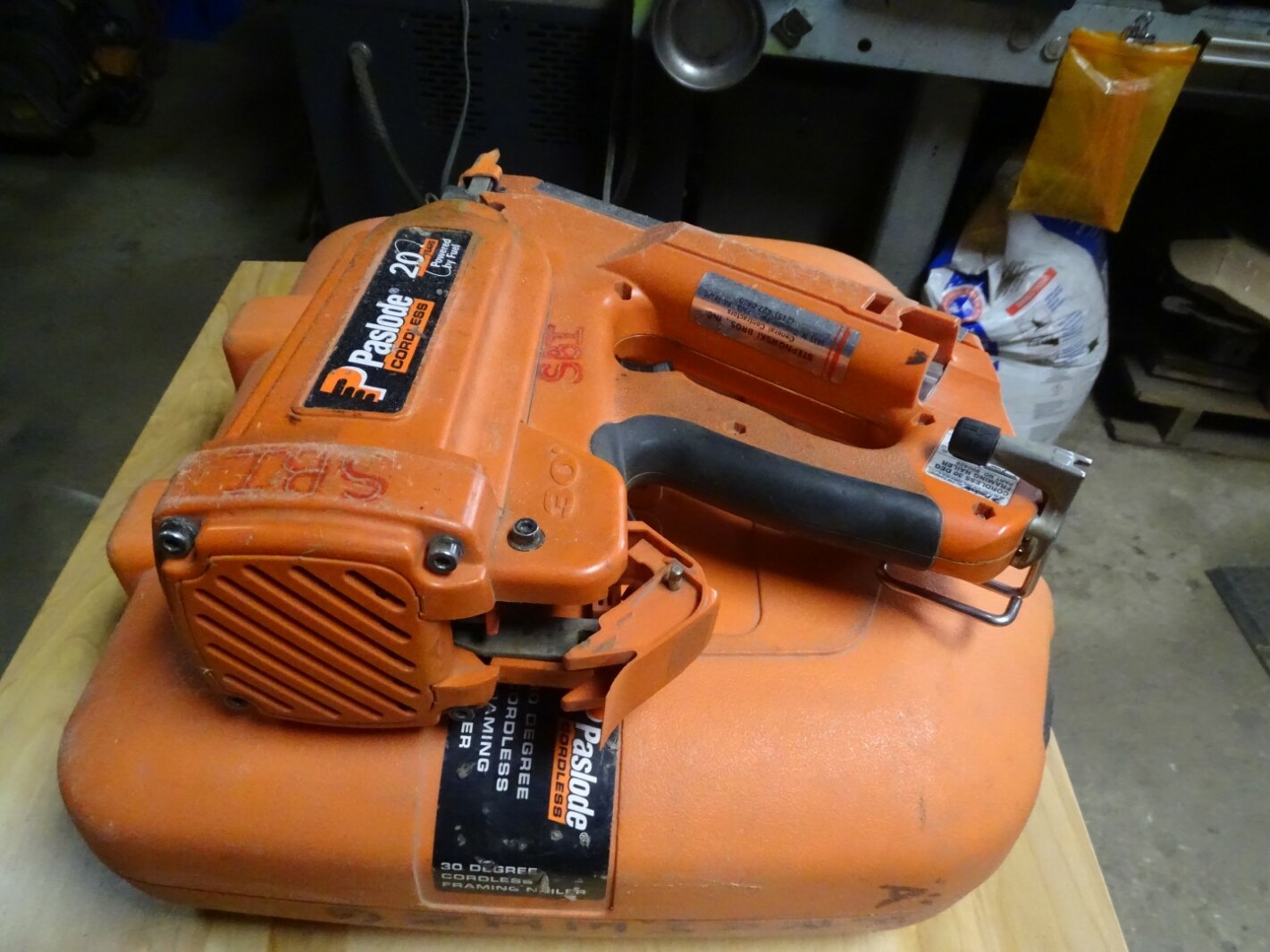 Paslode Cordless 30deg Framing Nailer *no battery*, 900430