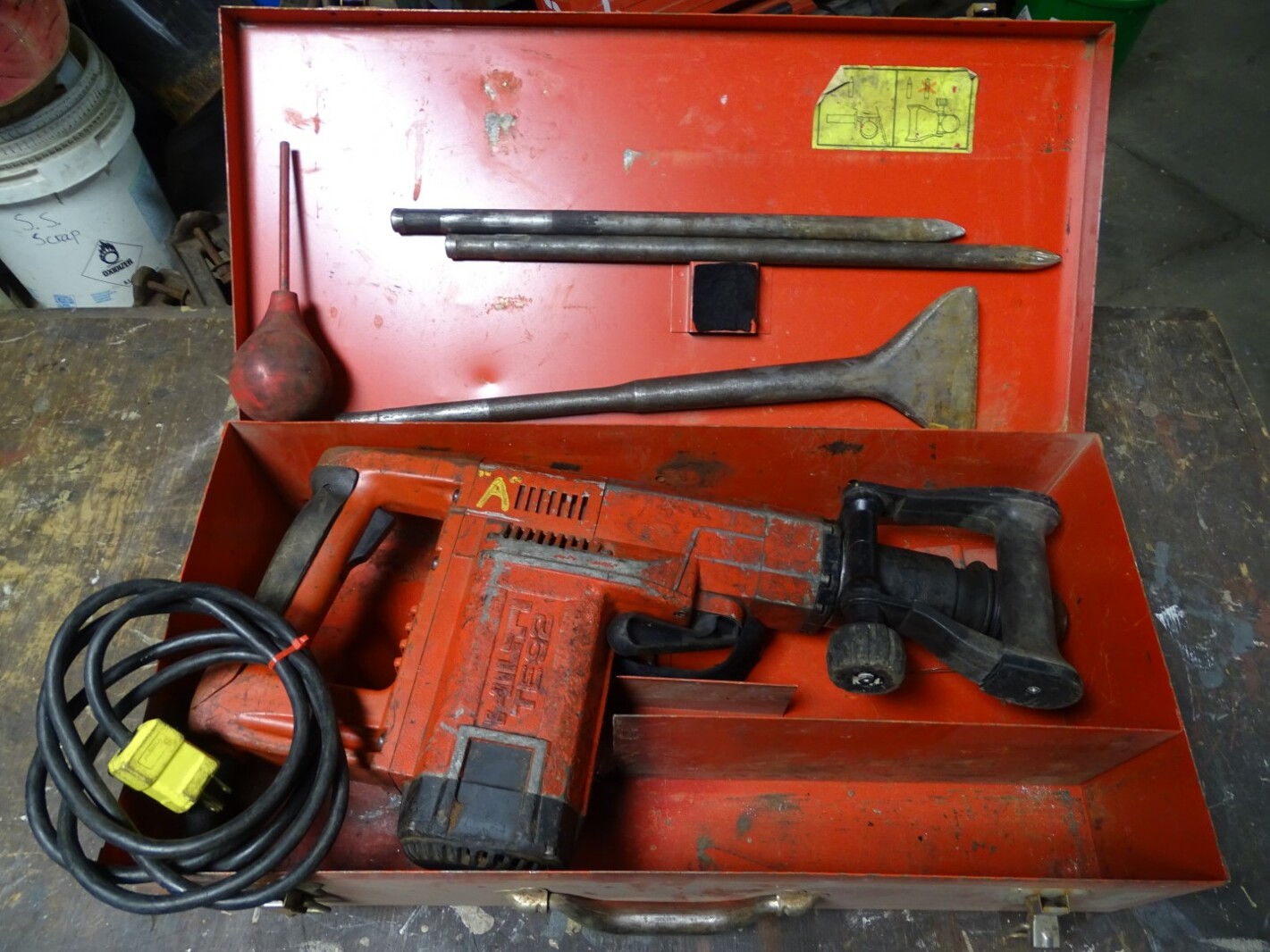 Hilti Corded Hammer Drill w/ Case & Accessories , TE-92