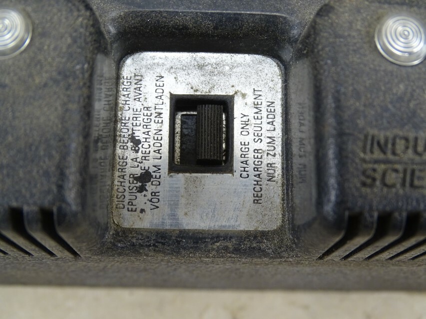 Industrial scientific 4 unit dual rate battery charger Tested. Runs, 1810-2255