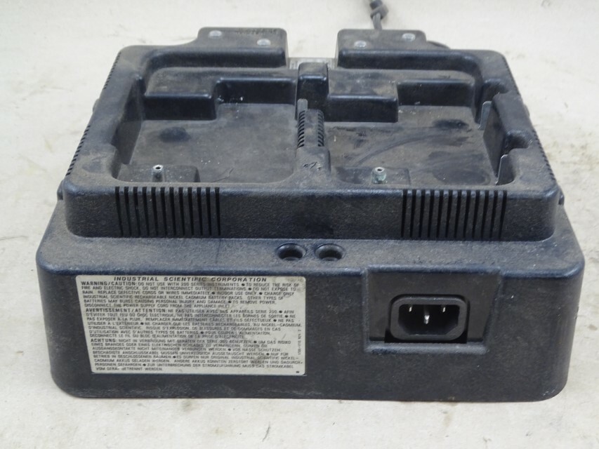 Industrial scientific 4 unit dual rate battery charger Tested. Runs, 1810-2255