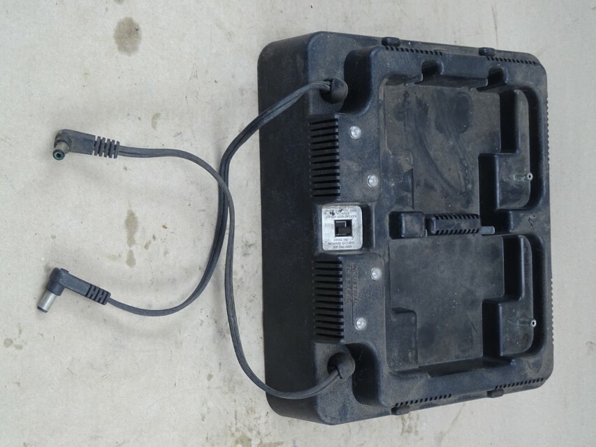 Industrial scientific 4 unit dual rate battery charger Tested. Runs, 1810-2255