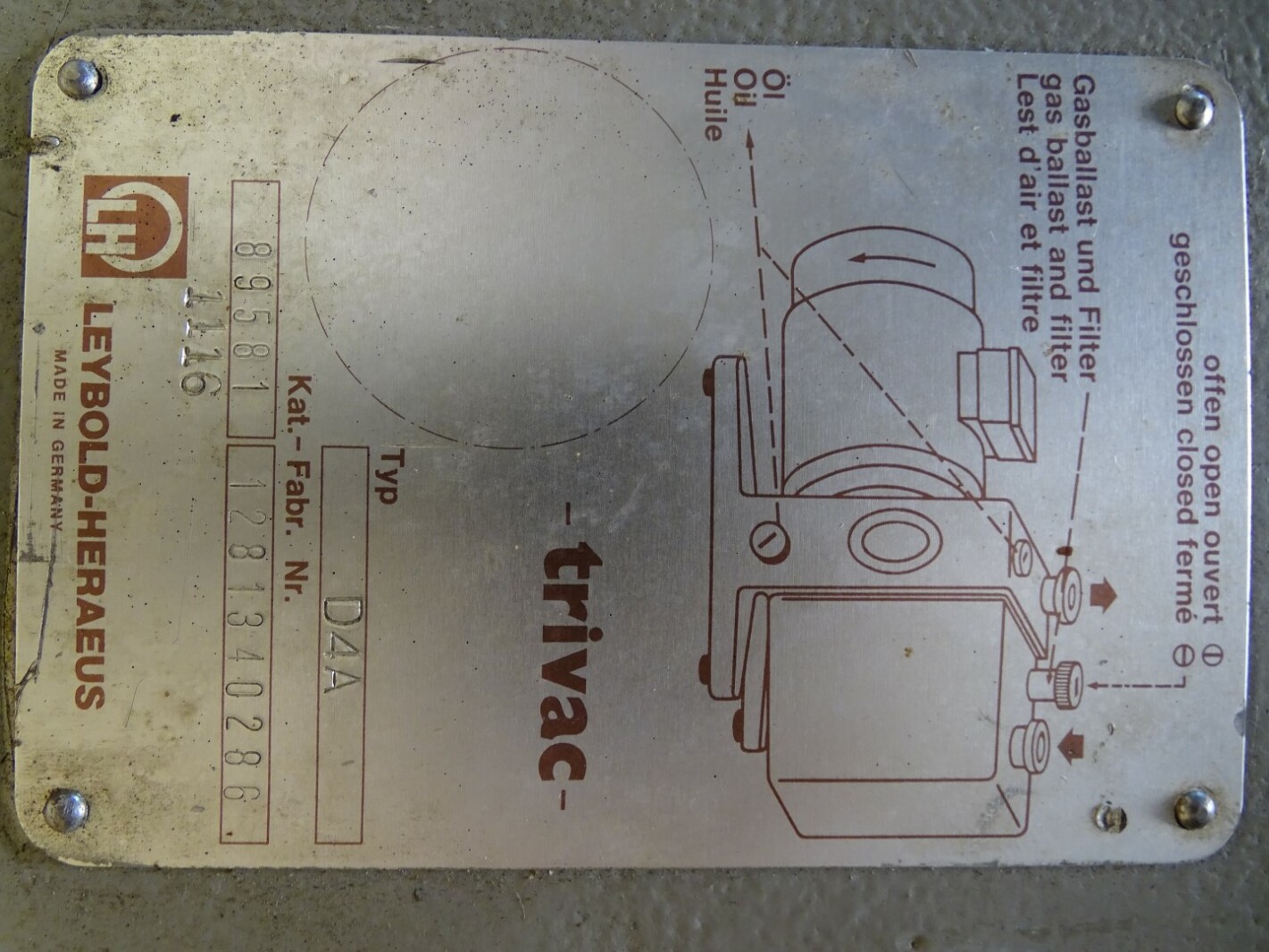 Leybold-Heraeus Trivac Dual Stage Rotary Van Vacuum Pump 1/3HP, 1725RPM, D4A