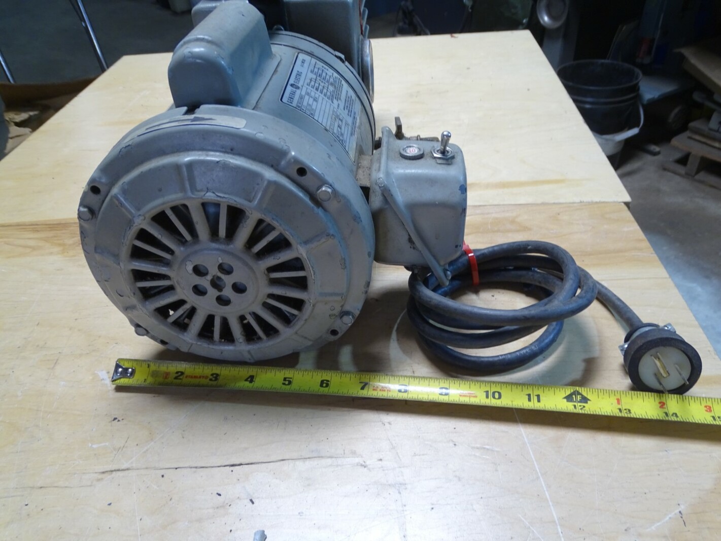Leybold-Heraeus Trivac Dual Stage Rotary Van Vacuum Pump 1/3HP, 1725RPM, D4A