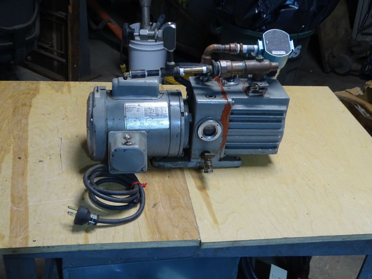 Leybold-Heraeus Trivac Dual Stage Rotary Van Vacuum Pump 1/3HP, 1725RPM, D4A
