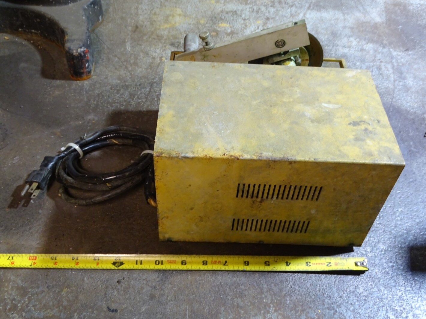 Buehler ISOMET Low Speed Saw 115V, 1.5A, 50-60HZ, 11-1180-160