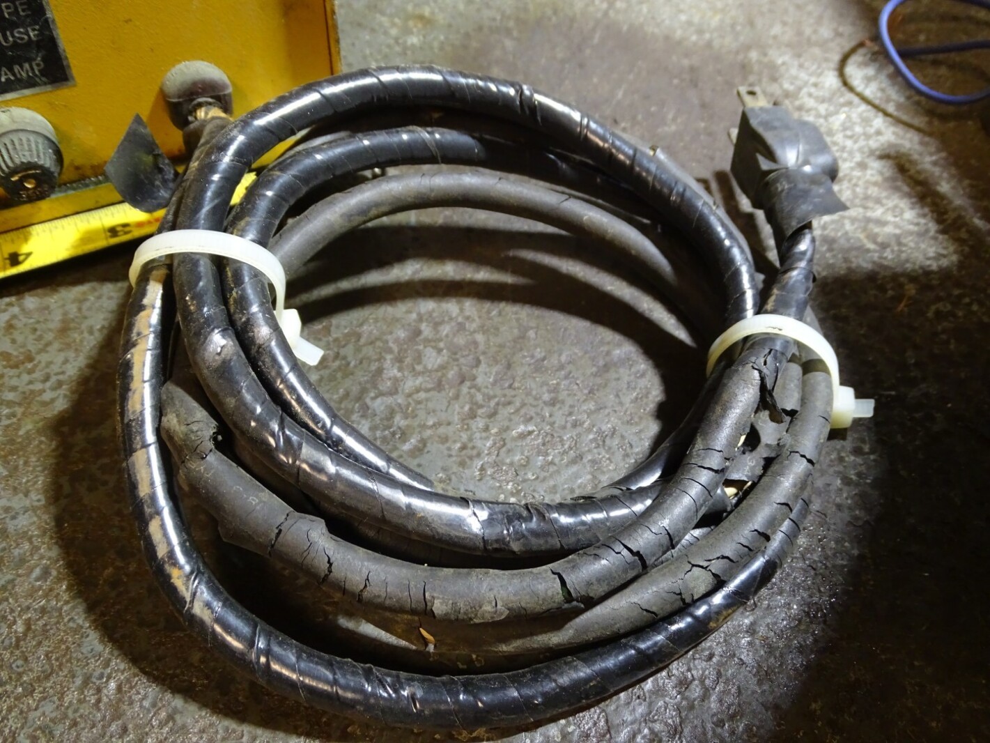 Buehler ISOMET Low Speed Saw 115V, 1.5A, 50-60HZ, 11-1180-160