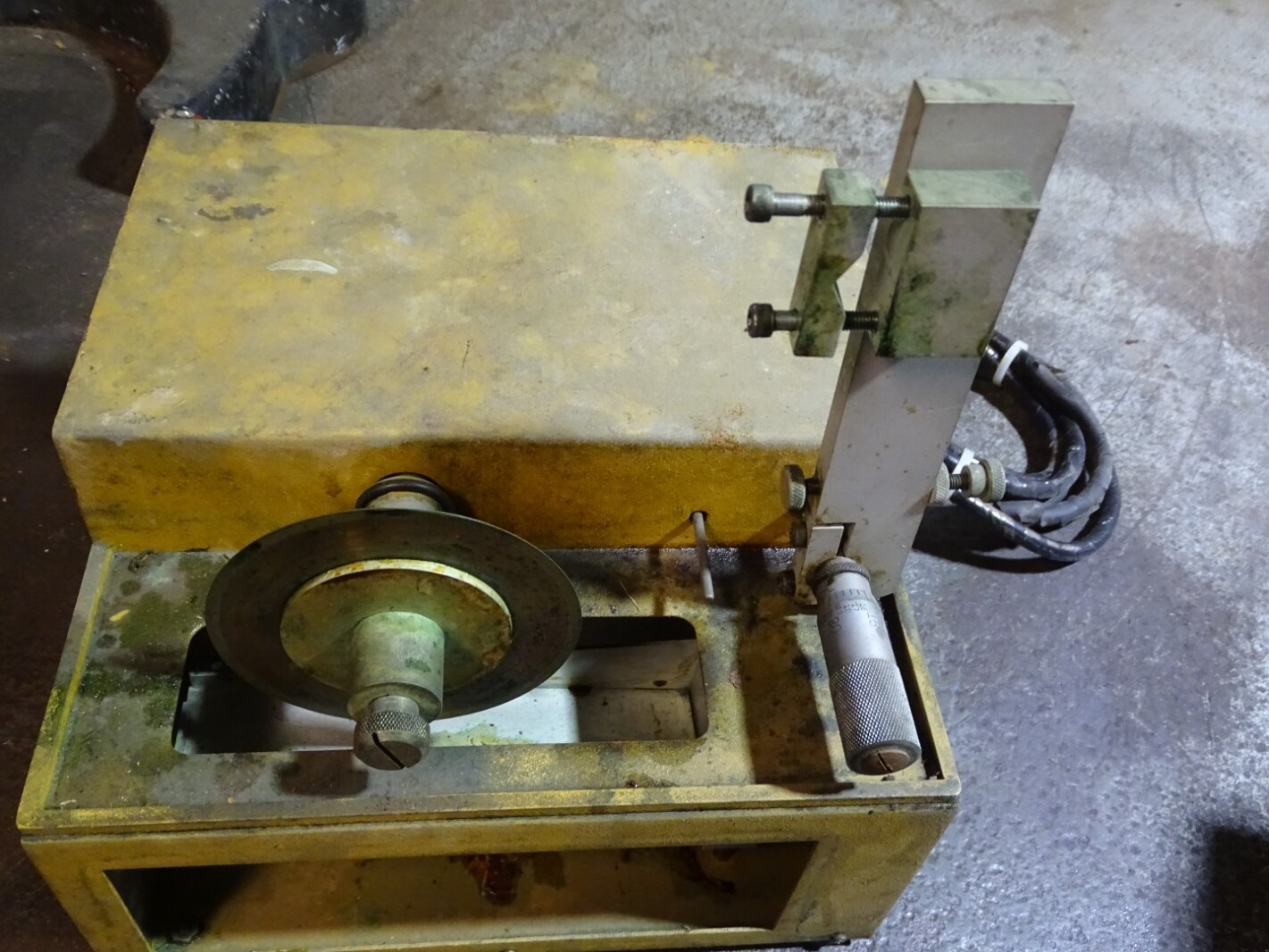 Buehler ISOMET Low Speed Saw 115V, 1.5A, 50-60HZ, 11-1180-160