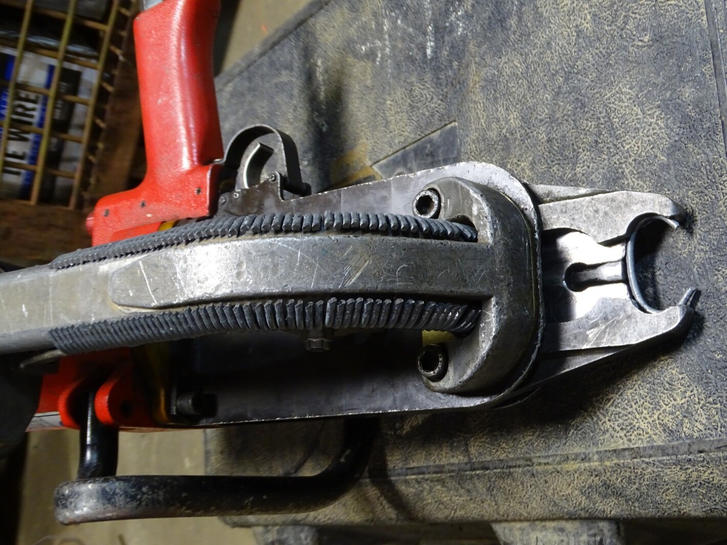 King-Hughes Pneumatic Hog Ring Tool with Case , C-1511