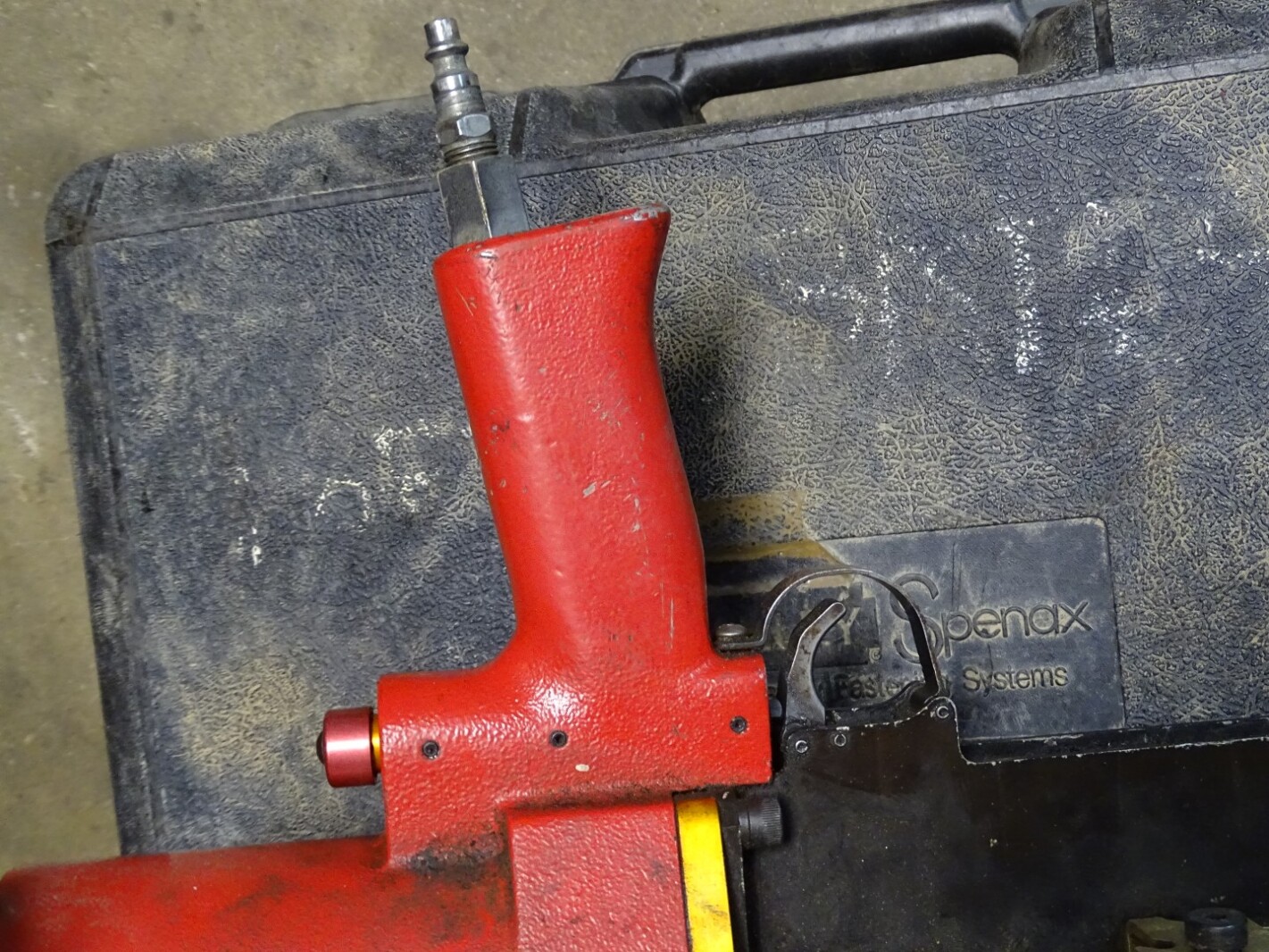 King-Hughes Pneumatic Hog Ring Tool with Case , C-1511