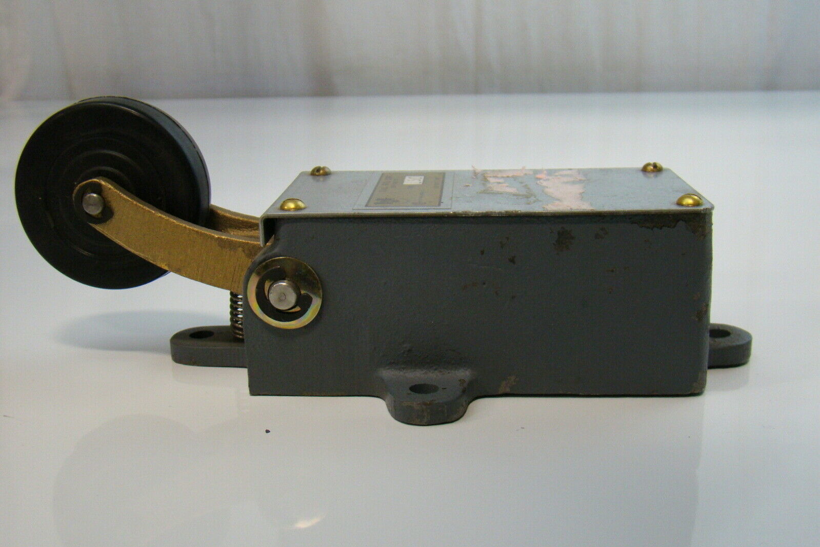 GAL Elevator Devices 230V Limit Switch Type L50 Joseph Fazzio, Incorporated