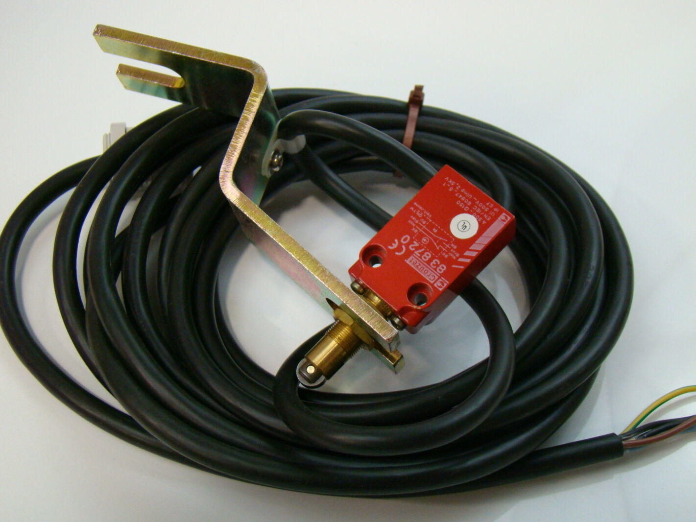 Crouzet 2.5KV Limit Switch on Mounting Bracket 838720 Joseph Fazzio