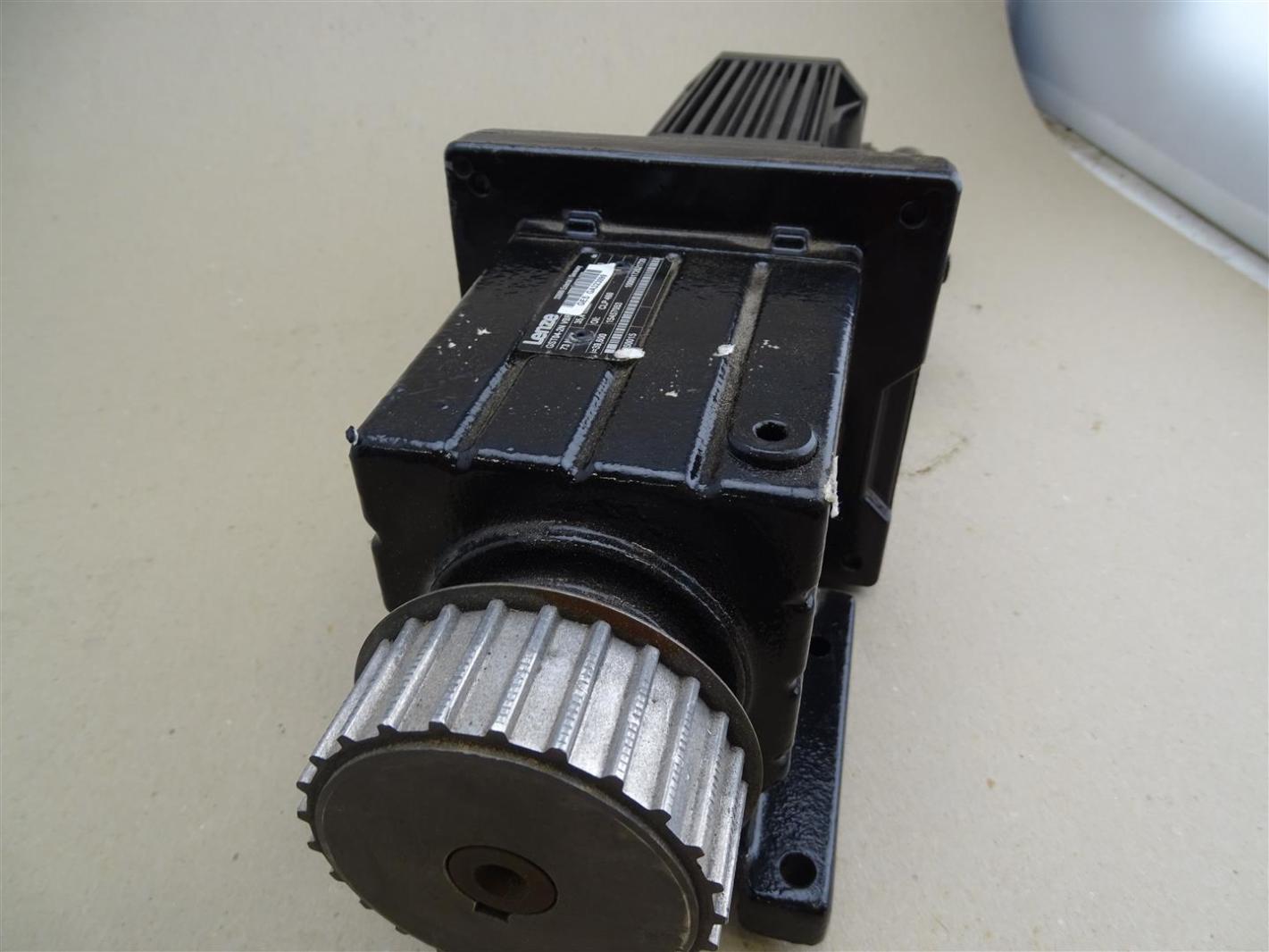 Lenze Servo Motor with Transmission 3MOT, 330V, 2.30 A , MDSKSRS05623