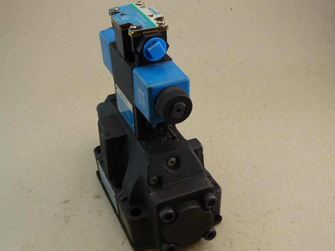 Vickers Directional Control Valve 110v50, 120V60 , DG5S89N2MFWB5