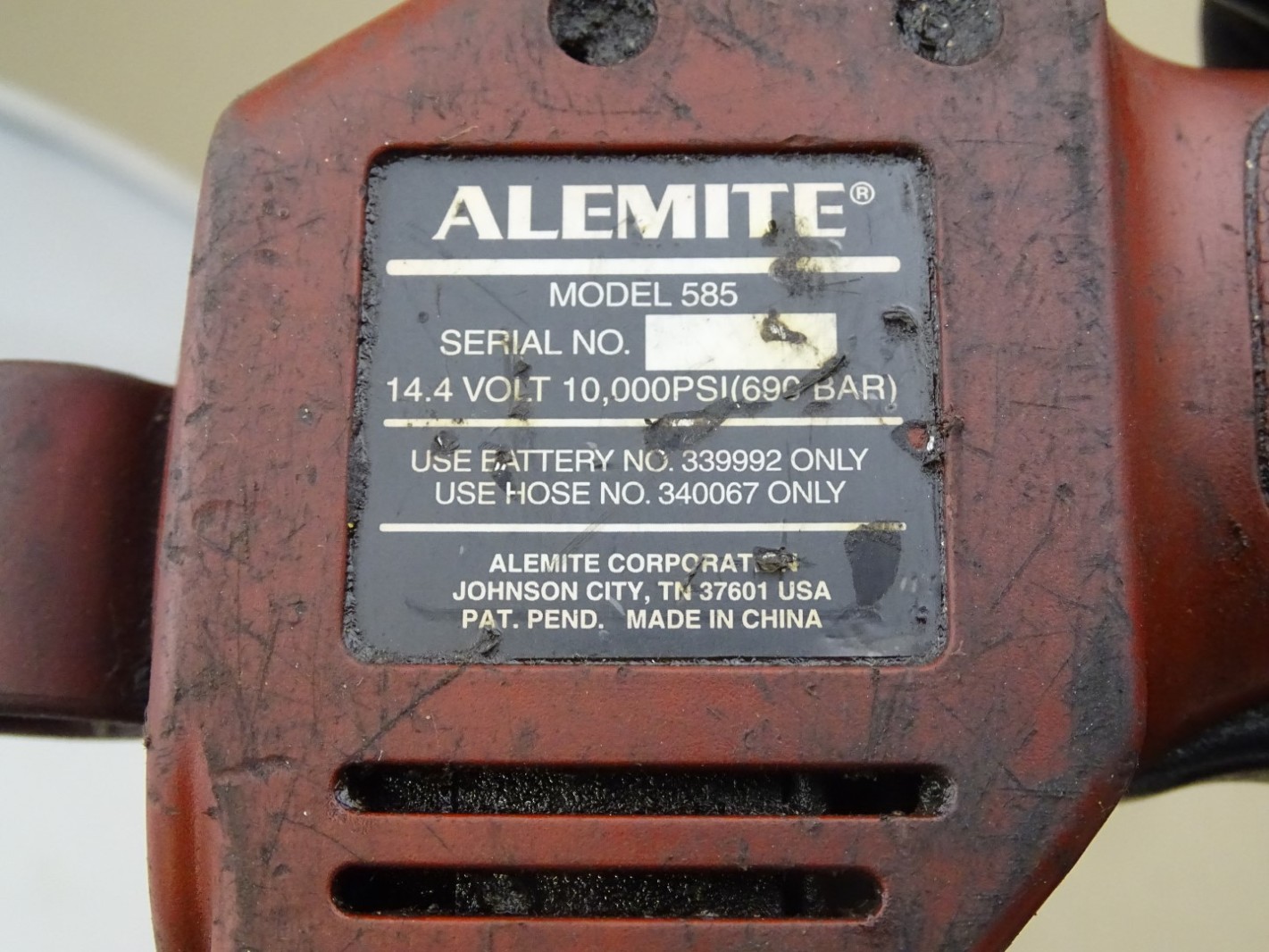 Alemite Battery Powered Grease Gun 14.4 Volt 10,000PSI , 585 Joseph