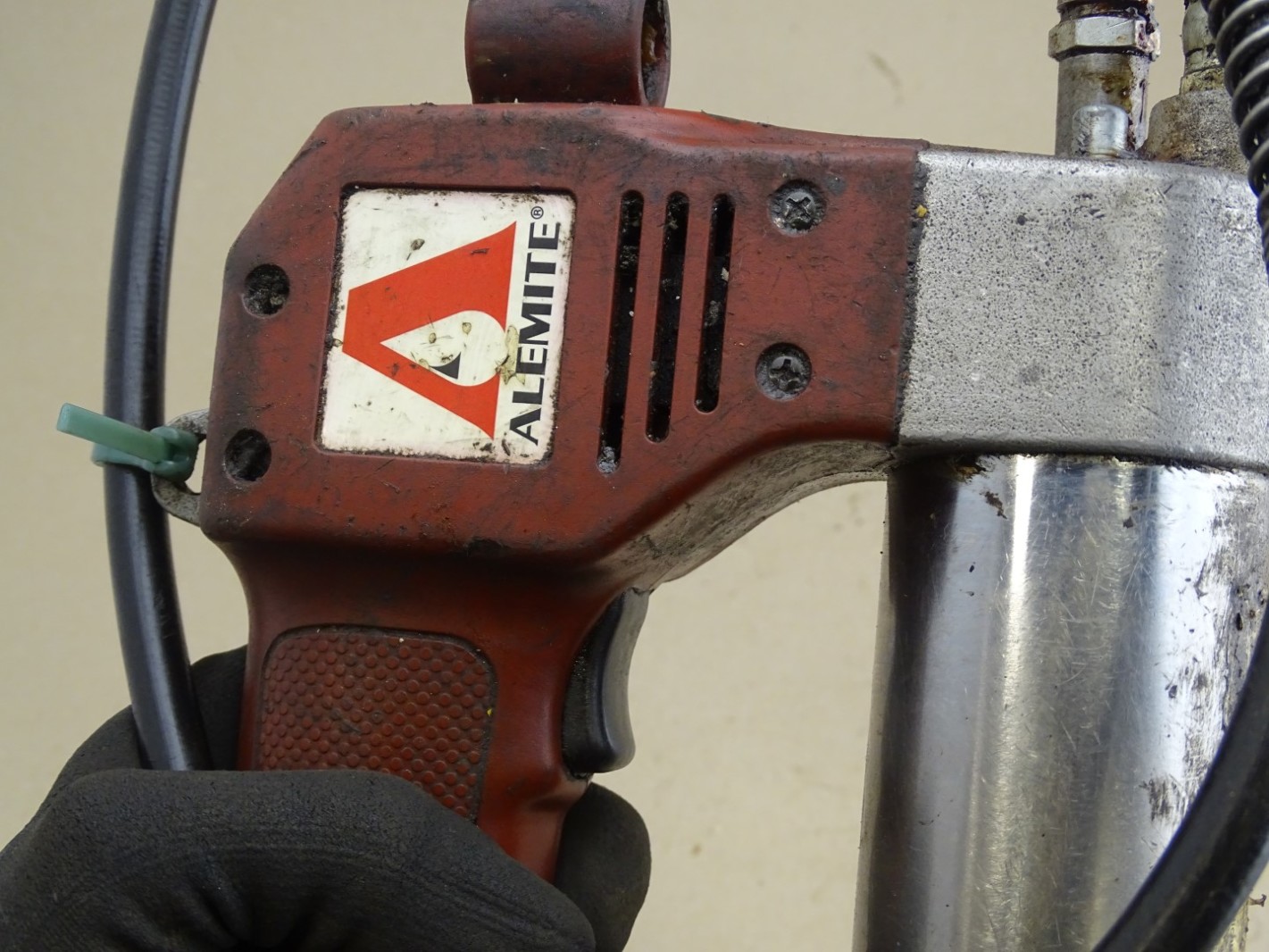 Alemite Battery Powered Grease Gun 14.4 Volt 10,000PSI , 585 eBay