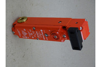 Allen-Bradley Guardmaster Locking Solenoid Switch 24V AC/DC, 440G-MT47047