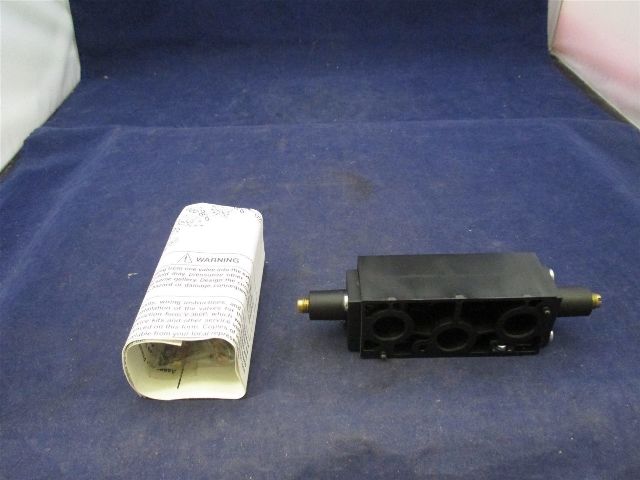 Parker Manifold Base  PS2818P New