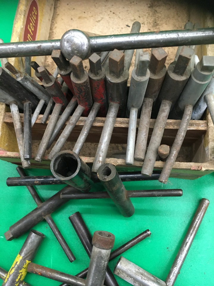 Assorted lot of 25 Lathe Chuck Tee Handle Key Wrench, square Drive